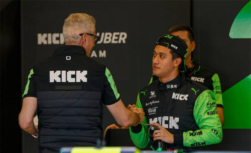 威廉姆斯轻取索伯车队，周冠宇统治全场