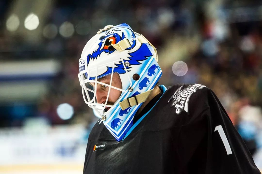 广东队力克勇士,米切尔状态火热 广东队力克勇士,米切尔状态火热