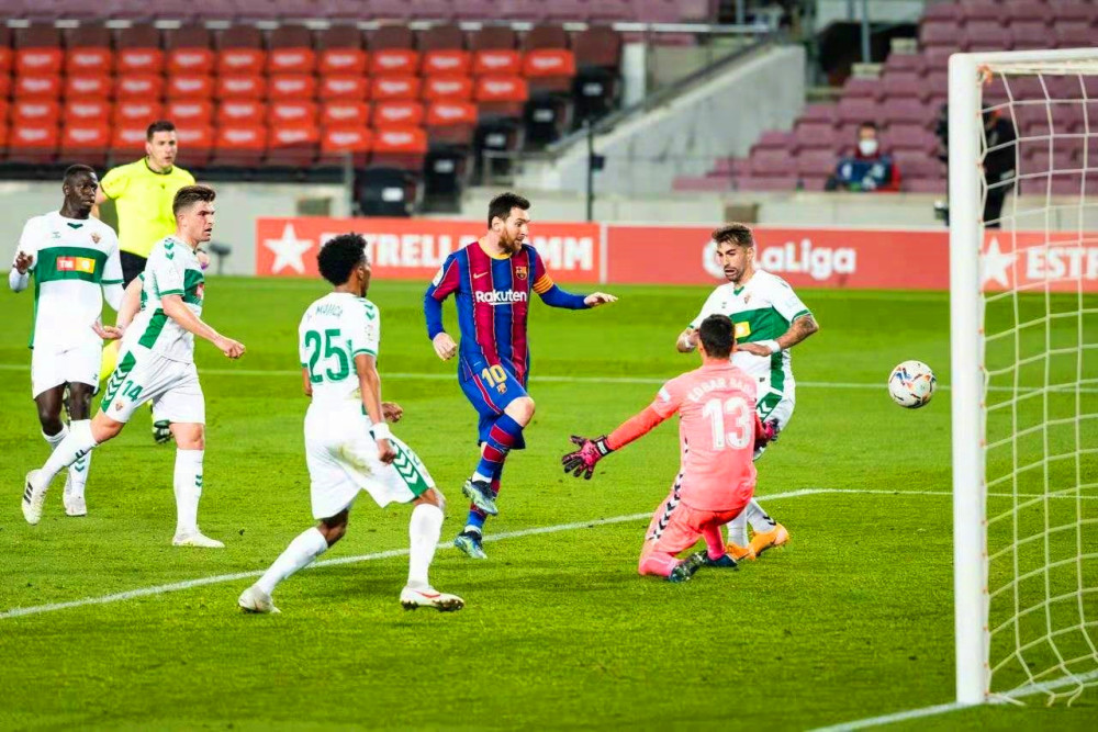 开云APP-塞维利亚翻盘巴萨，萨内带队取胜