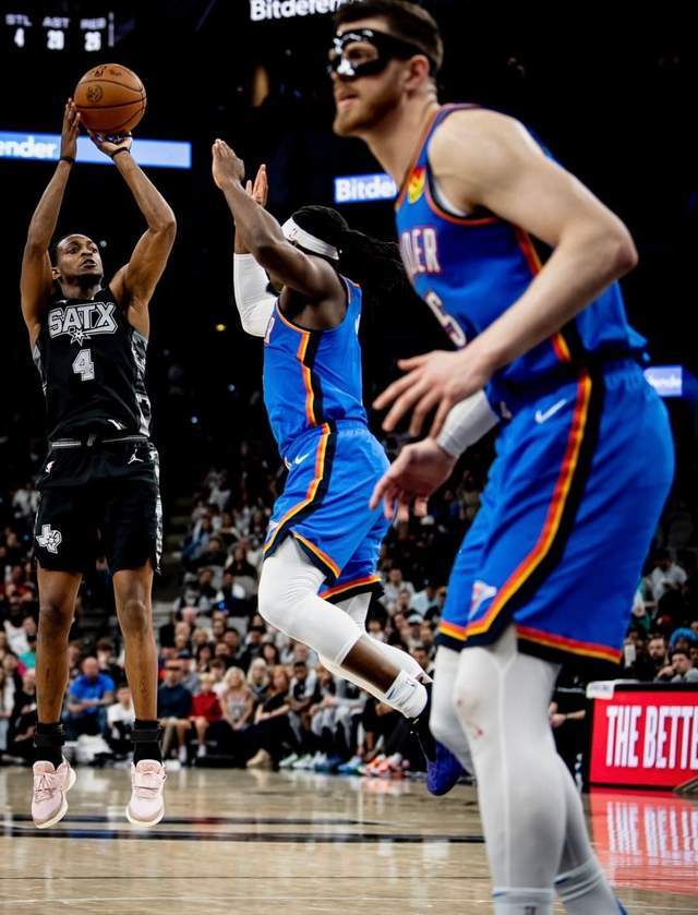 开云官网-篮网碾压魔术，福克斯统治全场