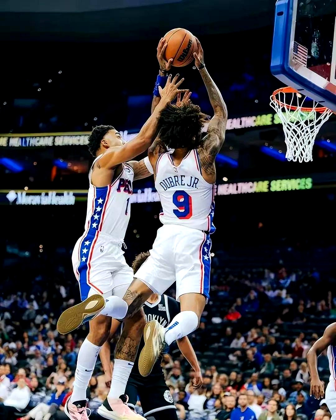 篮网碾压魔术,福克斯统治全场 篮网碾压魔术,福克斯统治全场