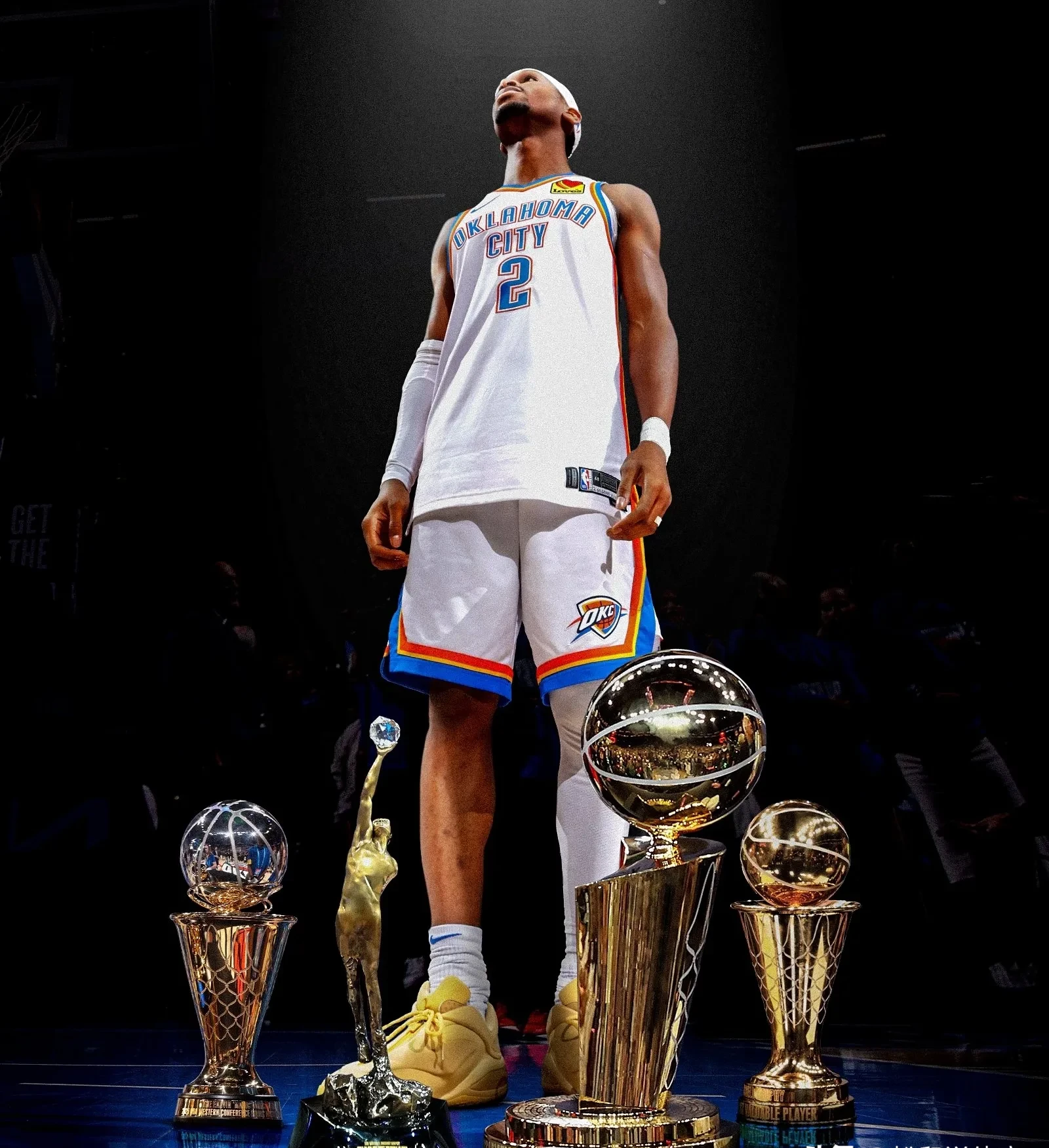 开云官网-雷霆横扫太阳，浓眉哥扛起全队