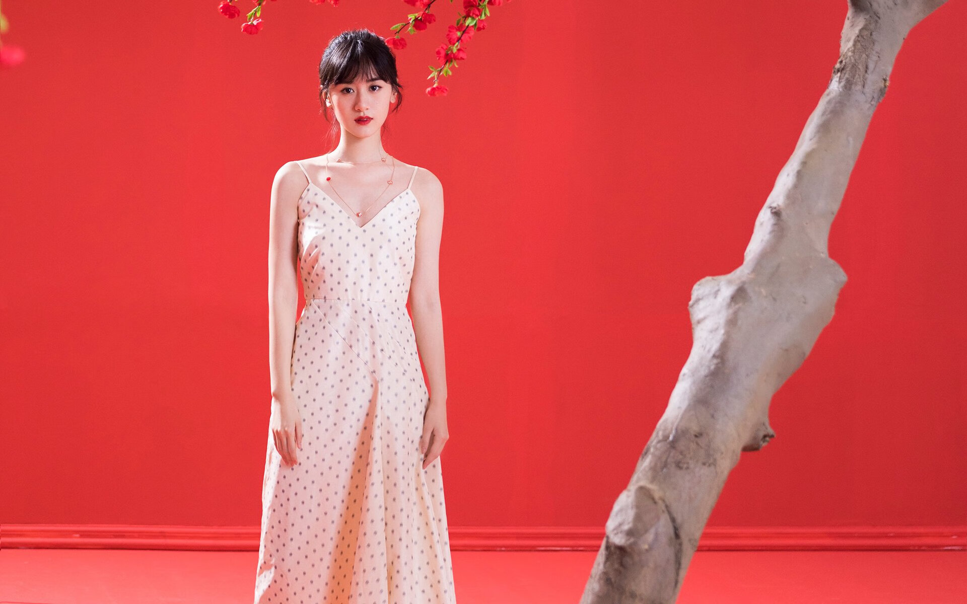 F1街道赛焦点战，引擎轰鸣中，喀麦隆上演速度与激情式速胜