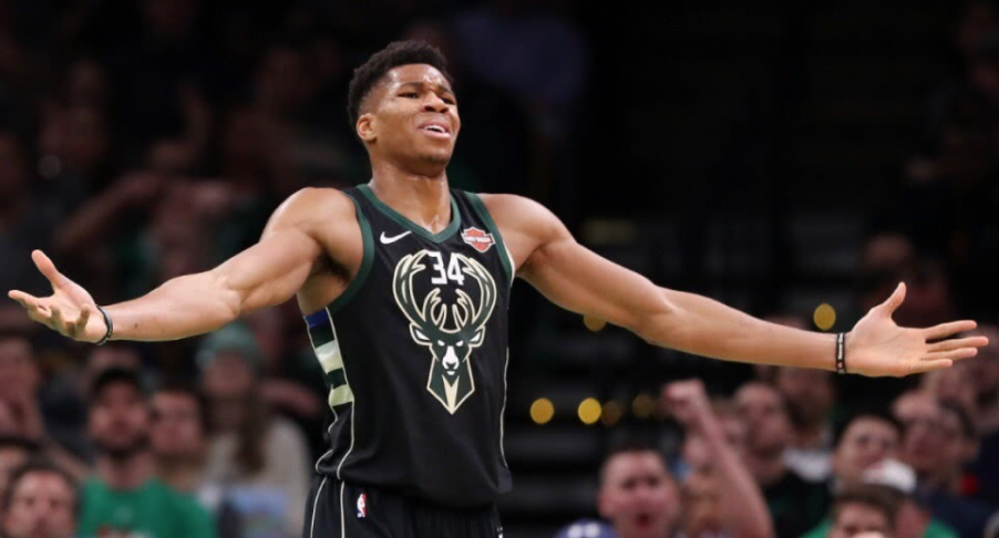 雄鹿狂胜辽宁队，马克西攻防转换核心